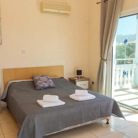 Queens Paradise 6 * Peyia