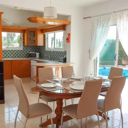 Villa Queens Paradise 6 *